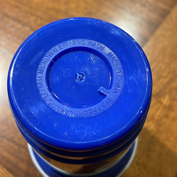 NEVER USED WMG REUSABLE PLASTIC BLUE CUP - BPA FREE - FUN CUP! - Picture 3 of 5